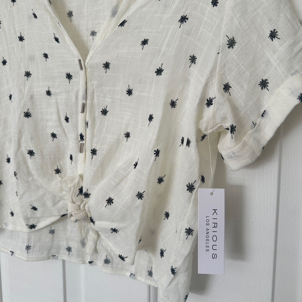 White Button-Up Crop Top with Palm Tree Pattern - Picture 2 of 4